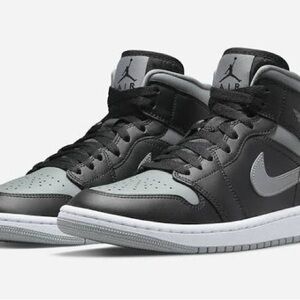 Jordan Men's Black and Gray Sneakers